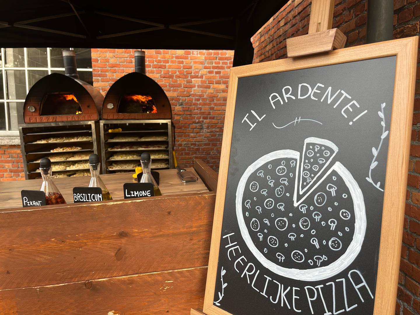 Voor de duidelijkheid 😉
Zelf ook eens testen? Check onze website voor meer info!
www.il-ardente.be
🍕🍕🍕🍕🍕
#pizza #pizzalover #pizzakraam #foodtruck #houtoven #houtovenpizza #huwelijk #communie #belgie