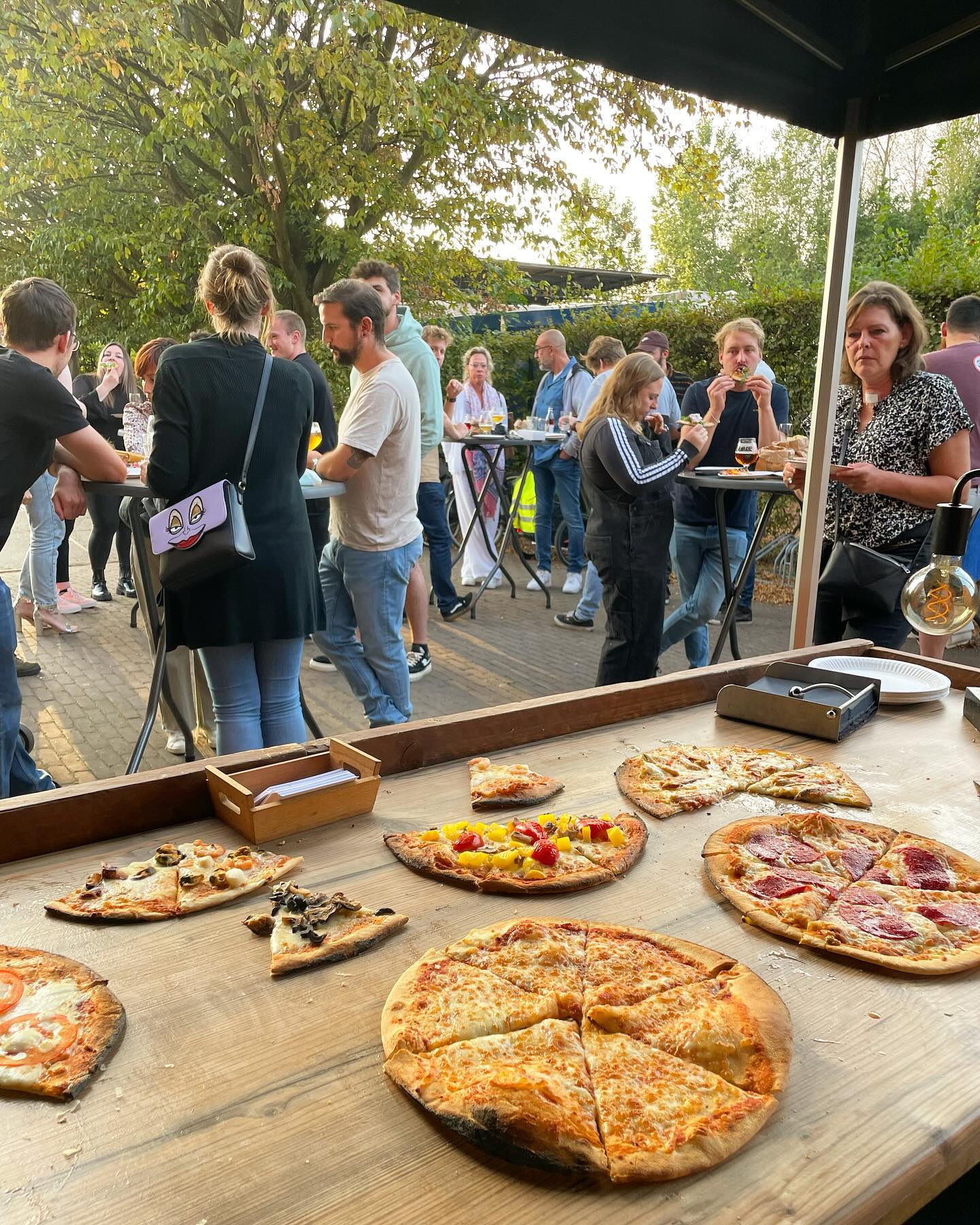 Throwback naar de zomer ☀️🤩🍕
Toch een feestje gepland in de herfst of de winter? Geen probleem, stuur gerust een mailtje naar info@il-ardente.be en wij fixen da!
#pizza #pizzakraam #belgie #foodtruck #communie #huwelijk #trouwenin2024