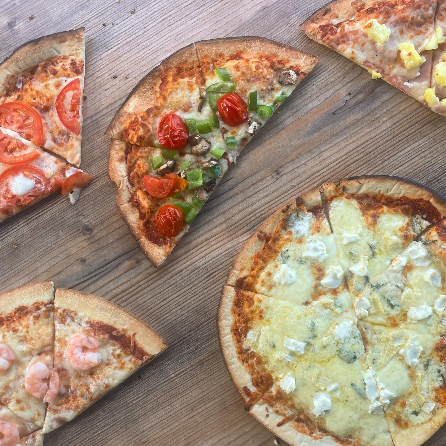 🍕🍕🍕🍕🍕🍕🍕🍕🍕🍕
#pizza #pizzakraam #houtoven #houtovenpizza #belgie #foodtruck #foodtruckpizza
